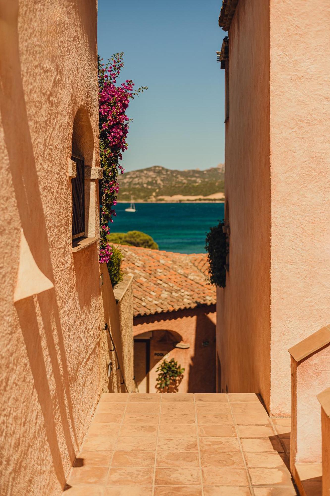 Готель Aethos Sardinia Канніджоне Екстер'єр фото