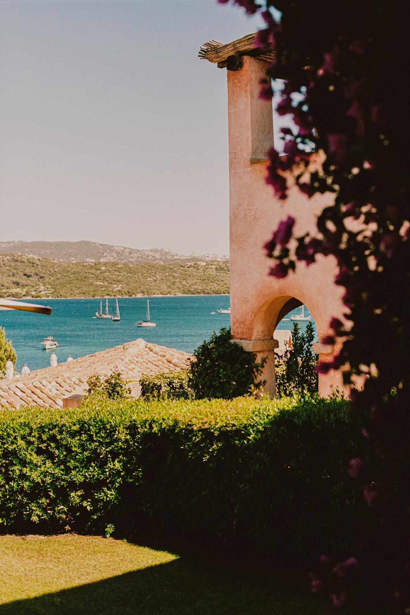 Готель Aethos Sardinia Канніджоне Екстер'єр фото